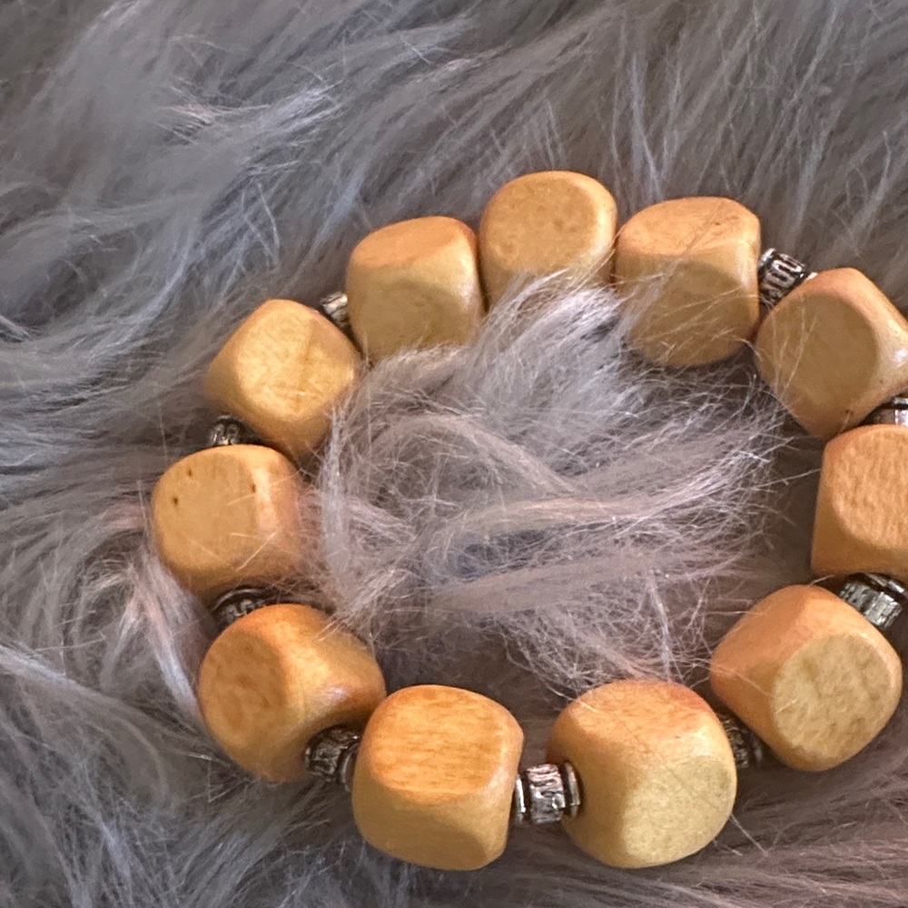 Elegant Gold Beaded Bracelet